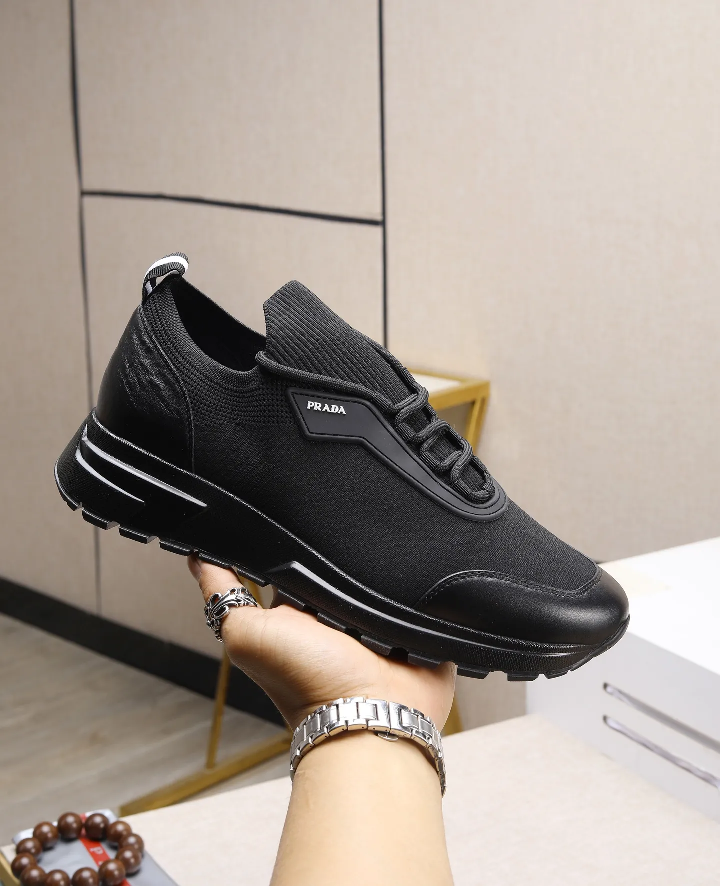 Men's clothing and shoes 💰500 👑👑The latest model of high-quality PRADA men's shoes on the Hong Kong purchasing agency official website has been launched in 1:1 copy, synchronized with Hong Kong counters, and on the same catwalk; all made of breathable fly weave ➕Imported breathable fabrics with cowhide lining, 🍡🍡The original 1:1 non-slip and wear-resistant; comfortable on the feet, attractive style, fine workmanship, and simple and neat shoe trees, showing the courage and toughness of men, 👍 Code number 38 to 45